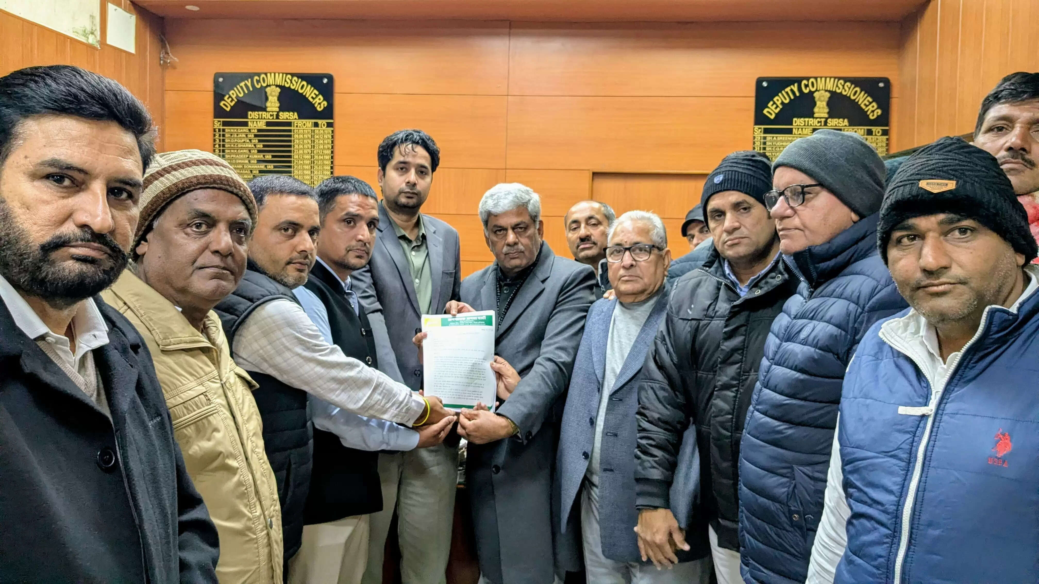 सिरसा: एचटेट परीक्षा परिणामों की हो सीबीआई जांच,जेजेपी ने सौंपा ज्ञापन