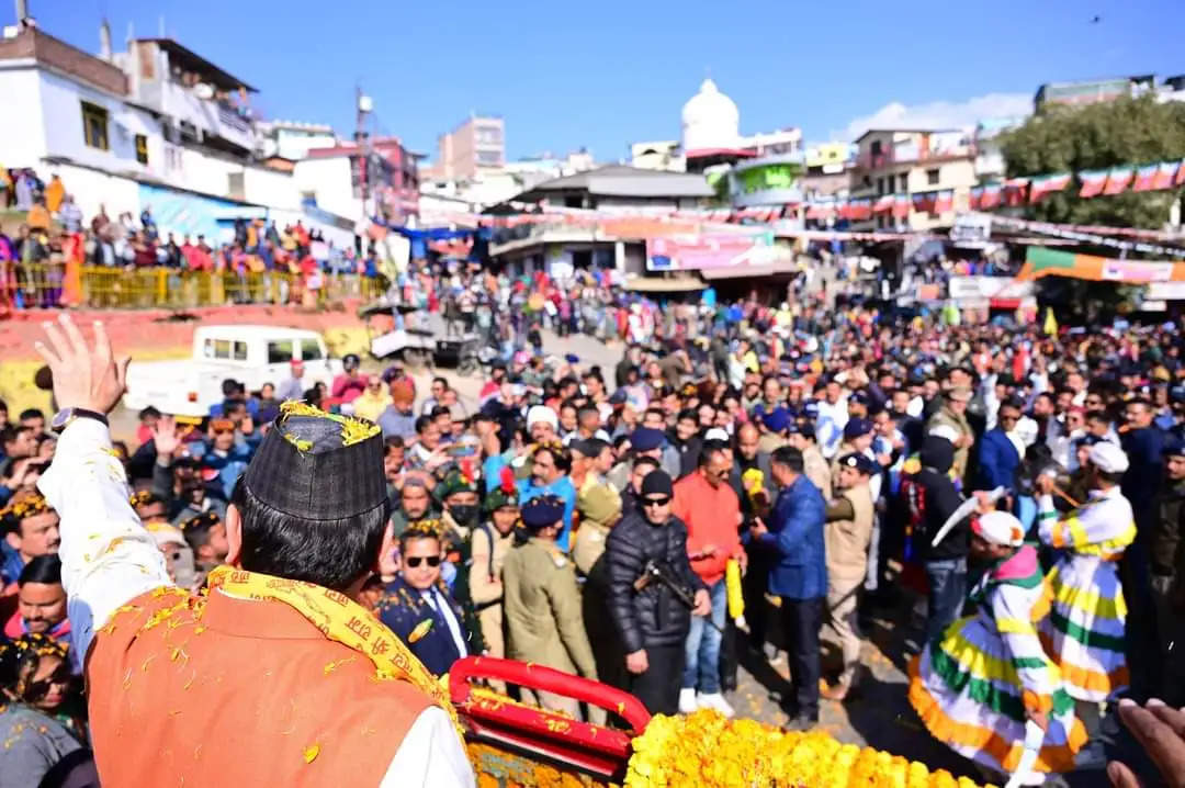 मुख्यमंत्री ने पिथौरागढ़ के चटकेश्वर और सैनी गांव के देवल मंदिर में की पूजा अर्चना