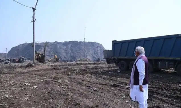 मनोहर लाल ने भलस्वा डंपसाइट का दौरा कर कार्यों की समीक्षा, 43 एकड़ भूमि हुई खाली