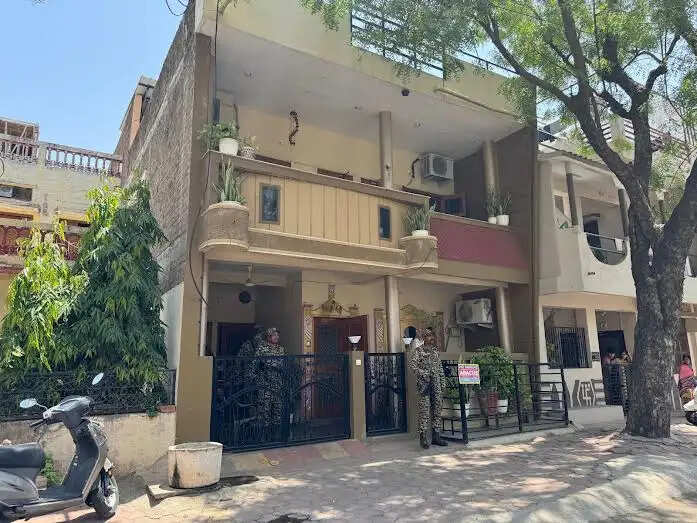 शराब कारोबारी के भाई के घर पहुंची टीम ईडी की टीम