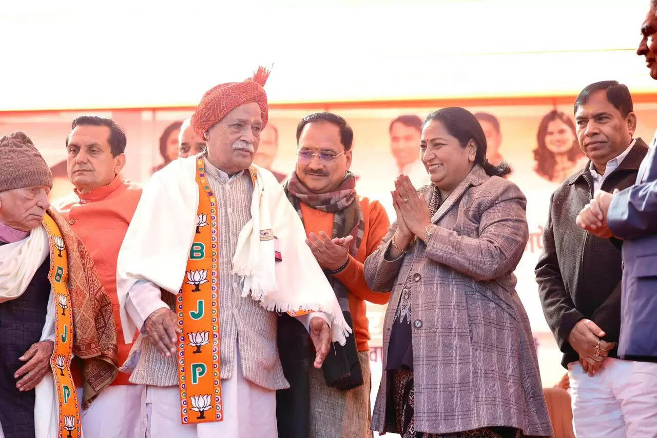 मुख्यमंत्री 'वरिष्ठ कार्यकर्ता सम्मान समारोह' में हुई शामिल