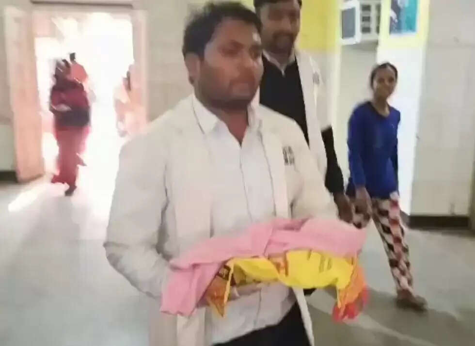 सीतापुर में सरायं नदी किनारे मिला नवजात, इलाज के दौरान टूट गई सांसे