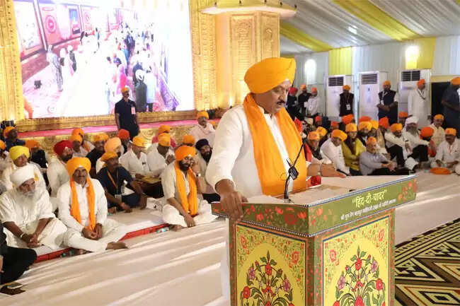 'हिंद-दी-चादर' गुरु तेग बहादुर साहिब जी के बलिदान से इंसानी मूल्यों की रक्षा की प्रेरणा मिली : मुख्यमंत्री देवेंद्र फडणवीस