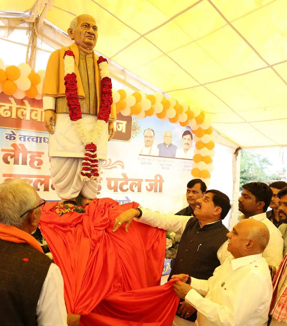 मप्रः मुख्यमंत्री डॉ. यादव ने लौह पुरुष सरदार वल्लभ भाई पटेल की प्रतिमा का किया अनावरण