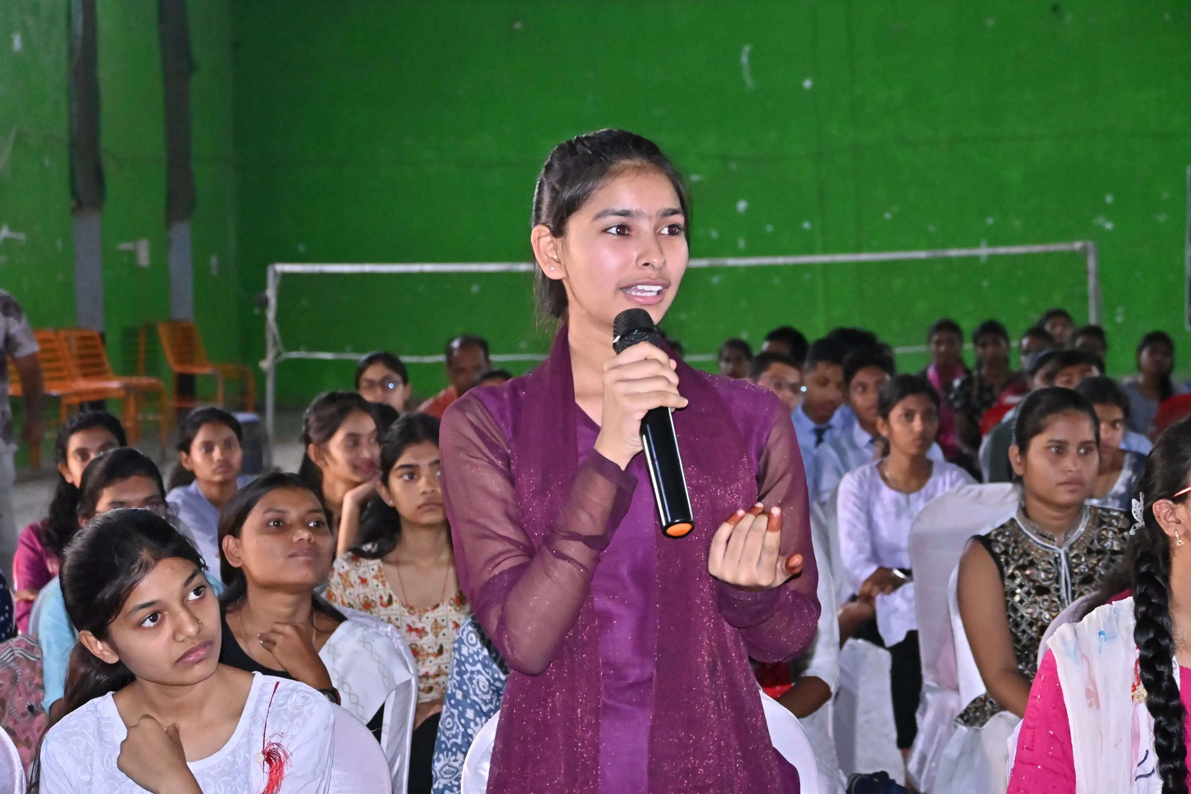 भारतीय विदेश सेवा के वरिष्ठ अधिकारी मुनु महावर ने कहा कि कैरियर के लिए बैकअप प्लान भी रखें