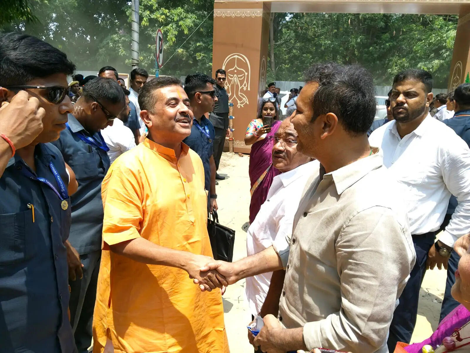 कोलकाता : शपथ ग्रहण समारोह में शामिल हुए आजसू अध्यक्ष सुदेश महतो, नई सरकार को दी शुभकामनाएं
