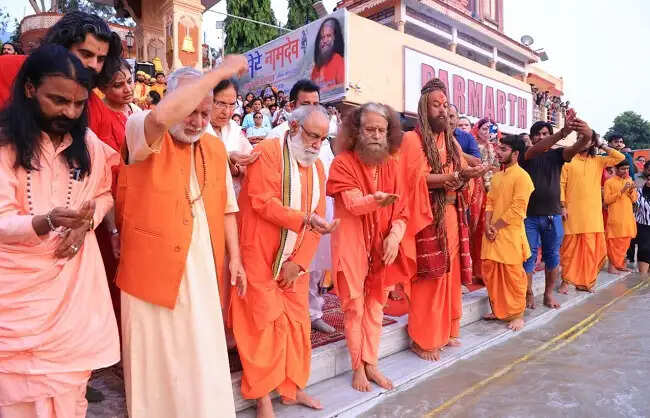 कौशल के साथ संस्कार और करुणा ही विकसित भारत का आधार : स्वामी चिदानंद सरस्वती