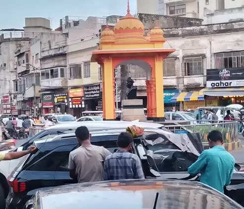 वाहनों में काली फिल्म लगवाना लखनऊ में आसान