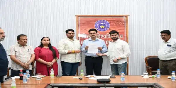 छात्रावास और पीजी प्रवेश मुद्दों पर अभाविप का प्रदर्शन असरदार, डीयू प्रशासन ने दिया समाधान का आश्वासन