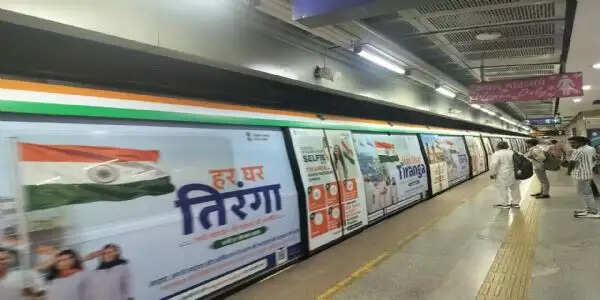 डीएमआरसी ने येलो लाइन पर चलाई ‘हर घर तिरंगा’ थीम वाली मेट्रो