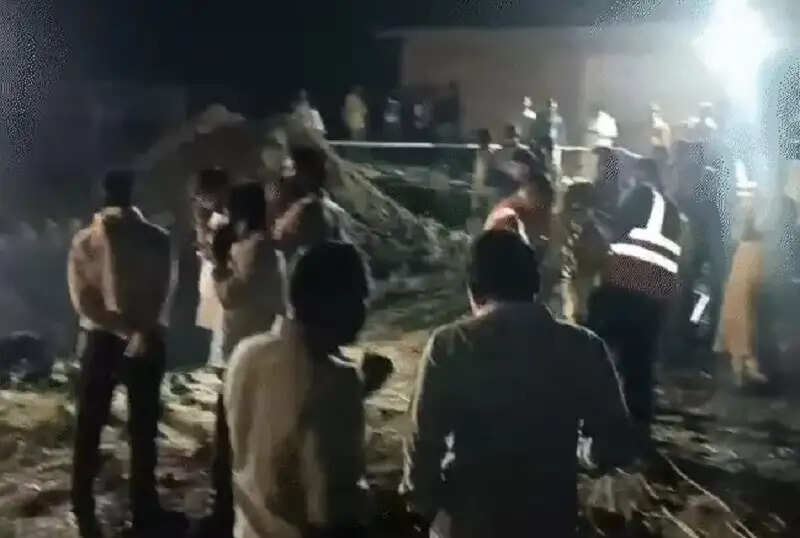 (अपडेट) मप्र के उज्जैन में खुले बोरवेल के गड्ढे में गिरा दो साल का बच्चा, बचाव अभियान जारी