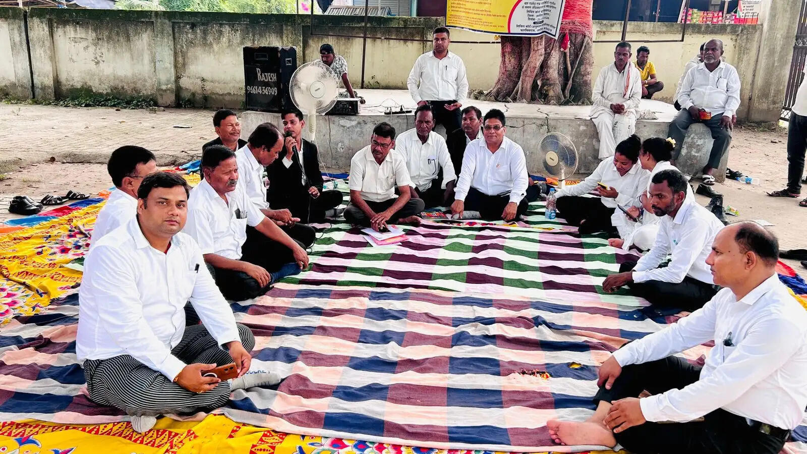अधिवक्ताओं के पेन डाउन हड़ताल दूसरे दिन भी रहा जारी, न्यायिक कार्य पूरी तरह ठप