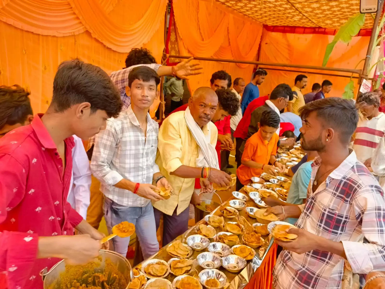 हवन पूजन के बाद विश्वकर्मा मूर्ति का हुआ विसर्जन, हुई पूजा अर्चना