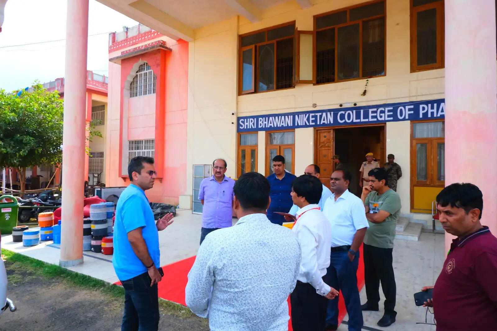 जिला निर्वाचन अधिकारी ने भवानी निकेतन कॉलेज ऑफ फार्मेसी स्थित मतगणना केंद्र पर किया निरीक्षण