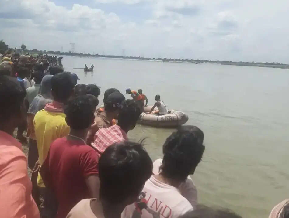 महानंदा नदी में स्नान करने के दौरान युवक लापता