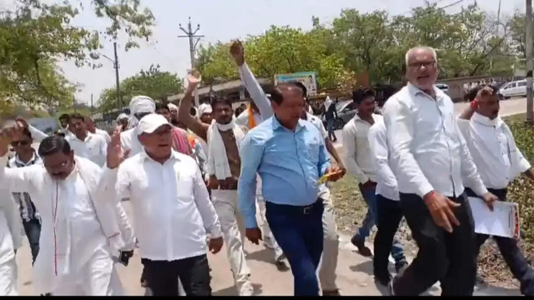 सांसद पर अभद्र टिप्पणी से नाराज लोधी महासभा, चेयरमैन के खिलाफ खोला मोर्चा