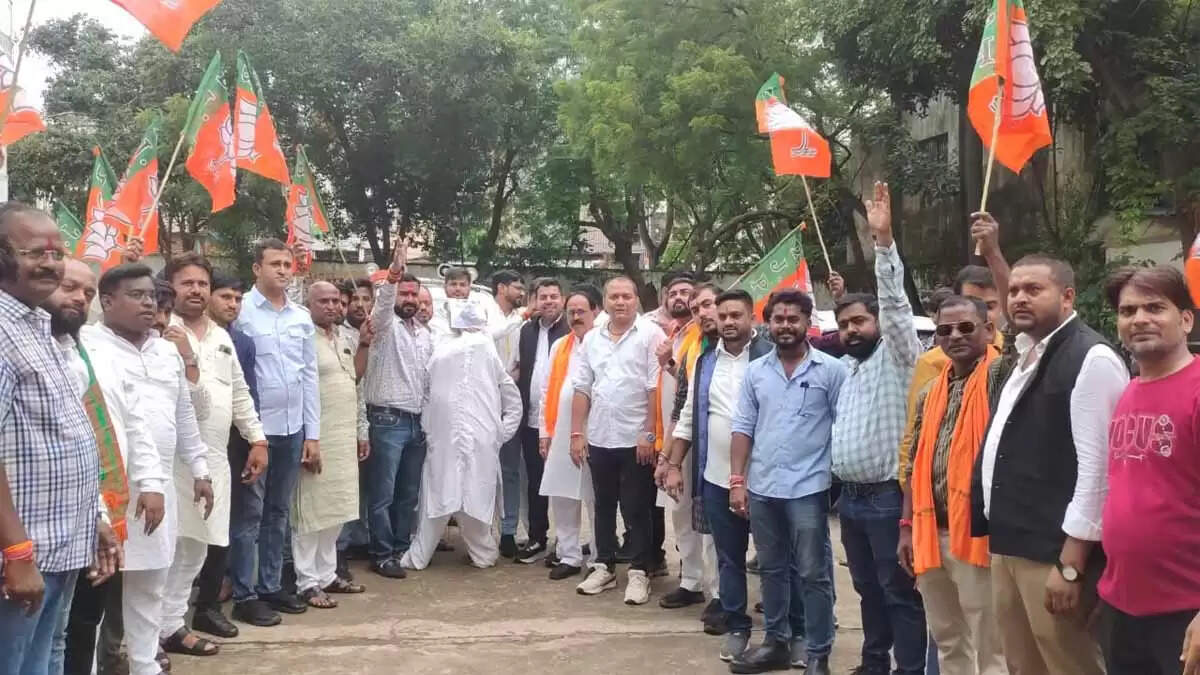 रायपुर&nbsp;में&nbsp;भारतीय जनता युवा मोर्चा&nbsp;ने फूंका राहुल गांधी का पुतला