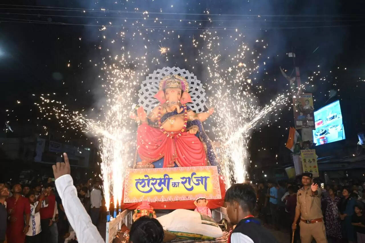 लोरमी में पहली बार निकली भव्य गणेश विसर्जन झांकी, आस्था का उमड़ा जनसैलाब