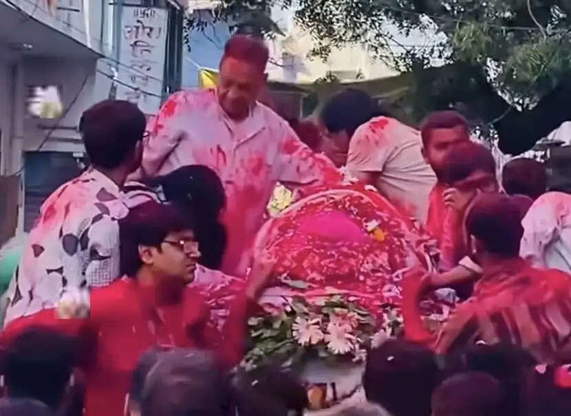 बादशाह बनकर दुनिया को कहा अलविदा, चंद्रप्रकाश अग्रवाल की अंतिम विदाई में उमड़ा जनसैलाब