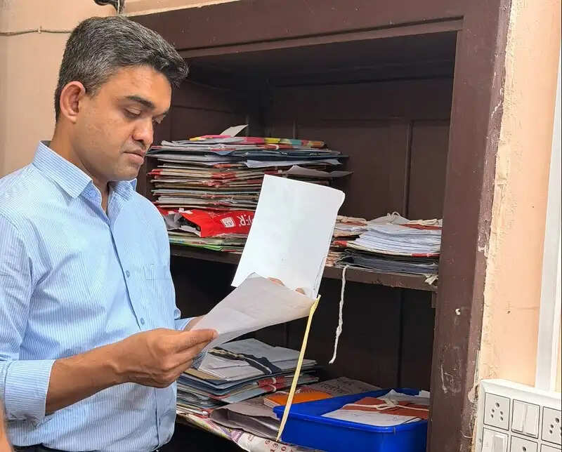 भोपालः कलेक्टर प्रियंक मिश्रा ने आबकारी कार्यालय का किया औचक निरीक्षण
