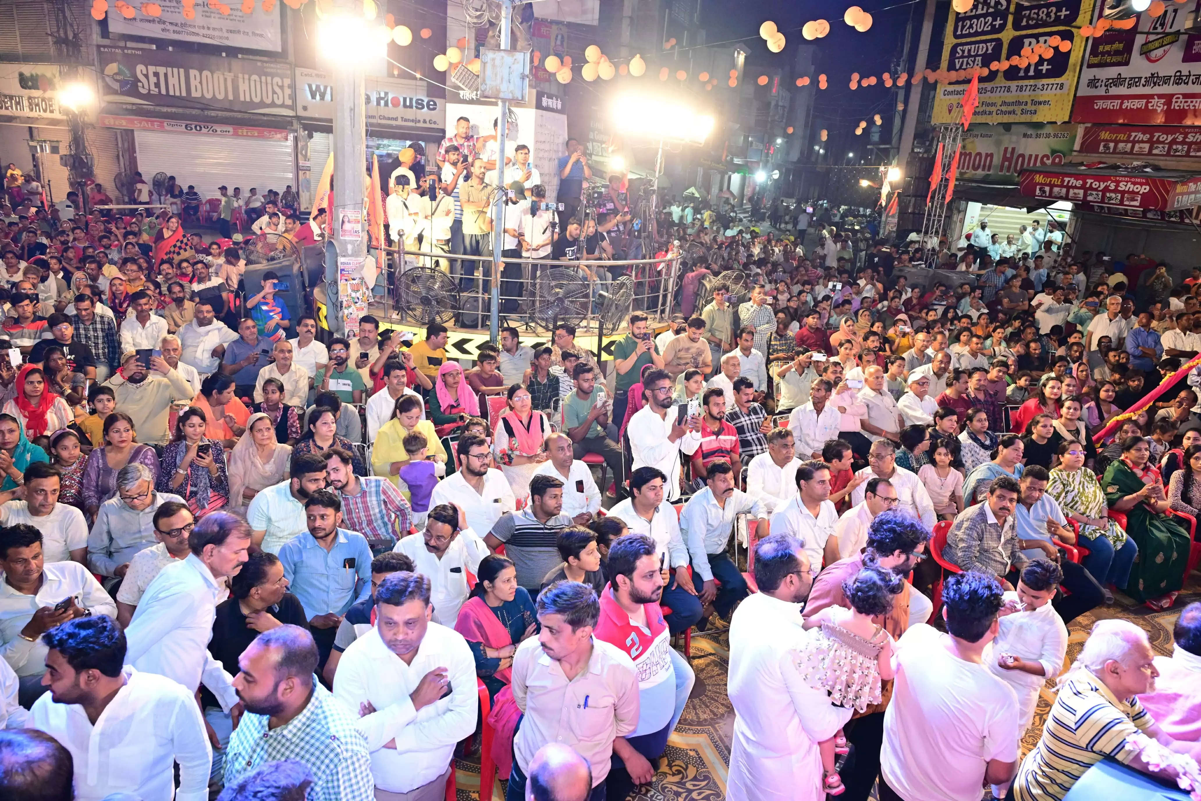 सिरसा: मधुुर संगीत महोत्सव में लोक गायिका गीताबेन रबारी के भजनों पर झूमे श्रद्धालु