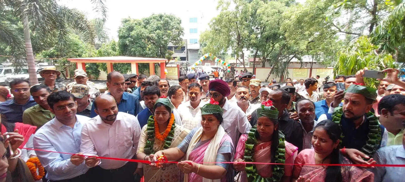 मंत्री ने किया प्रखंड सह अंचल कार्यालय का उद्घाटन, बोलीं हेमंत सरकार में घर बैठे हो रहे लोगों का काम
