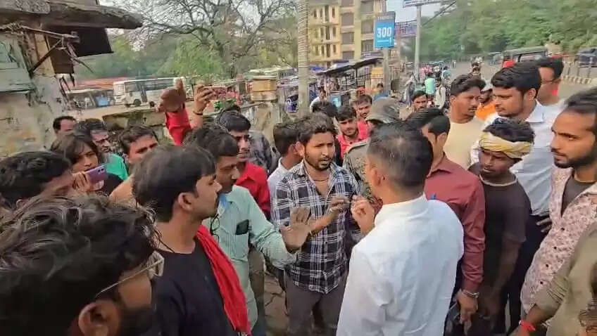 शहर में अतिक्रमण हटाओ अभियान जारी, लोगों ने किया विरोध