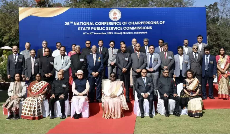 लोकसेवकों के चयन में ईमानदारी और सत्यनिष्ठा को मिले सर्वोच्च प्राथमिकता: राष्ट्रपति द्रौपदी मुर्मु