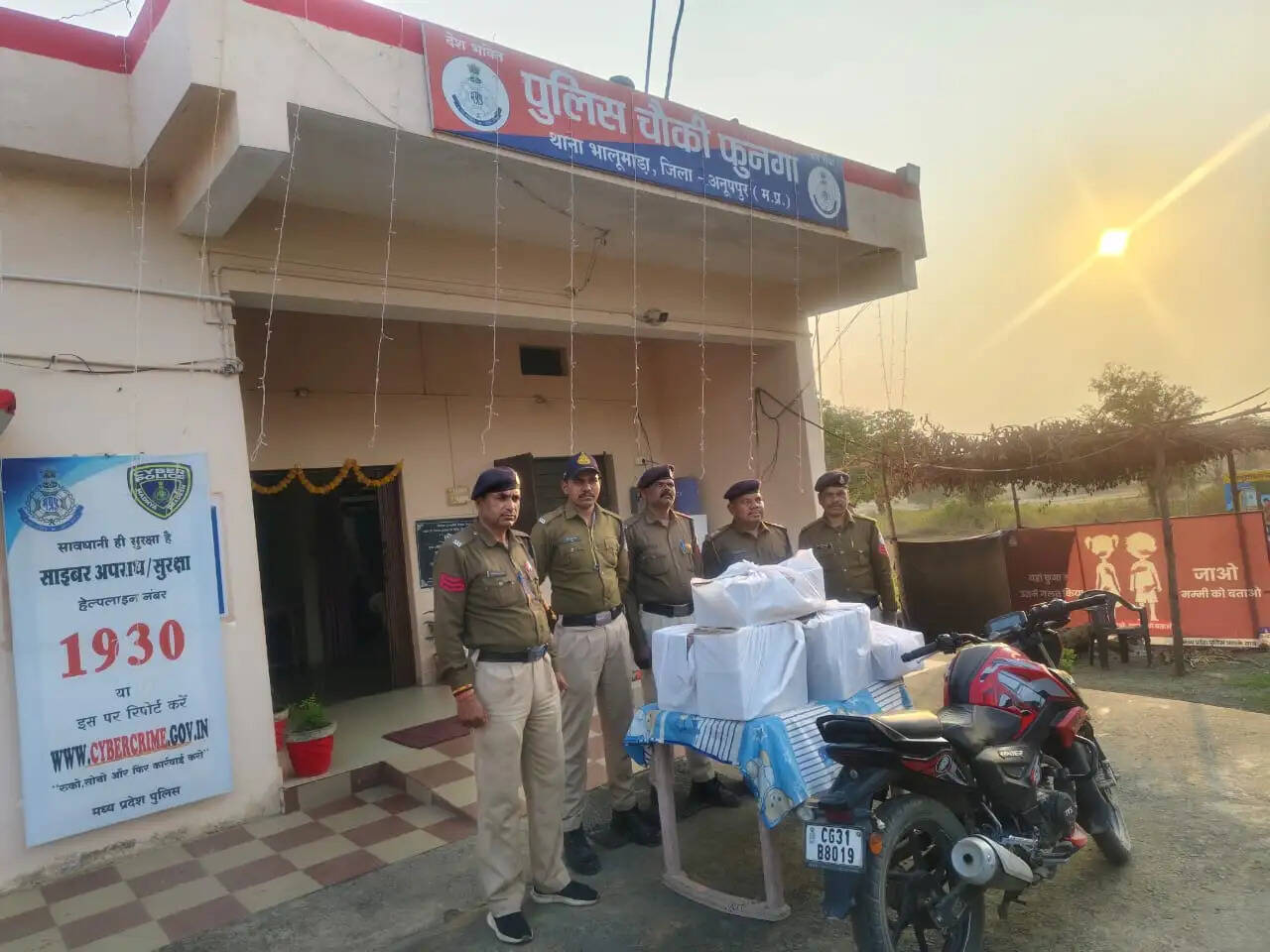 अनूपपुर: फुनगा पुलिस ने जंगल से 91,500 रुपये की विदेशी मदिरा की जप्त