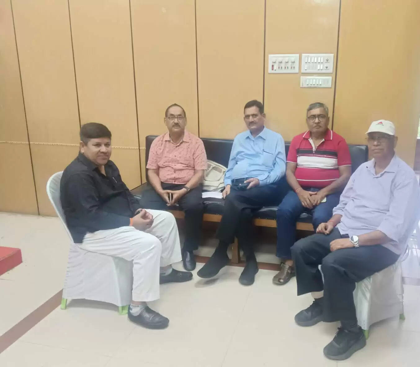 हिन्दी साहित्य गोष्ठी की तैयारियों पर हुई चर्चा