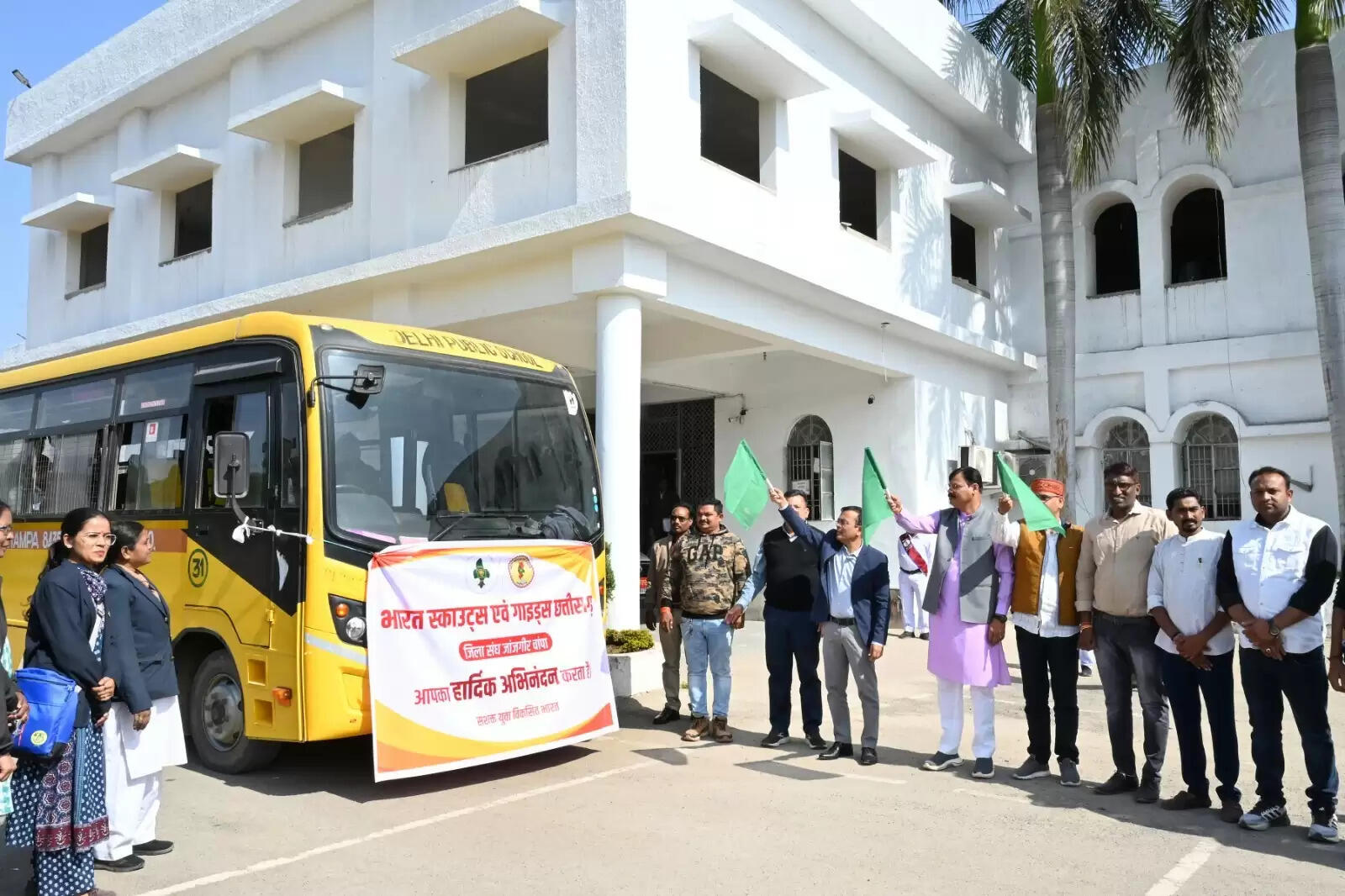 जांजगीर-चांपा कलेक्टर ने नेशनल रोवर-रेंजर जम्बूरी के लिए दल को हरी झण्डी दिखाकर किया रवाना