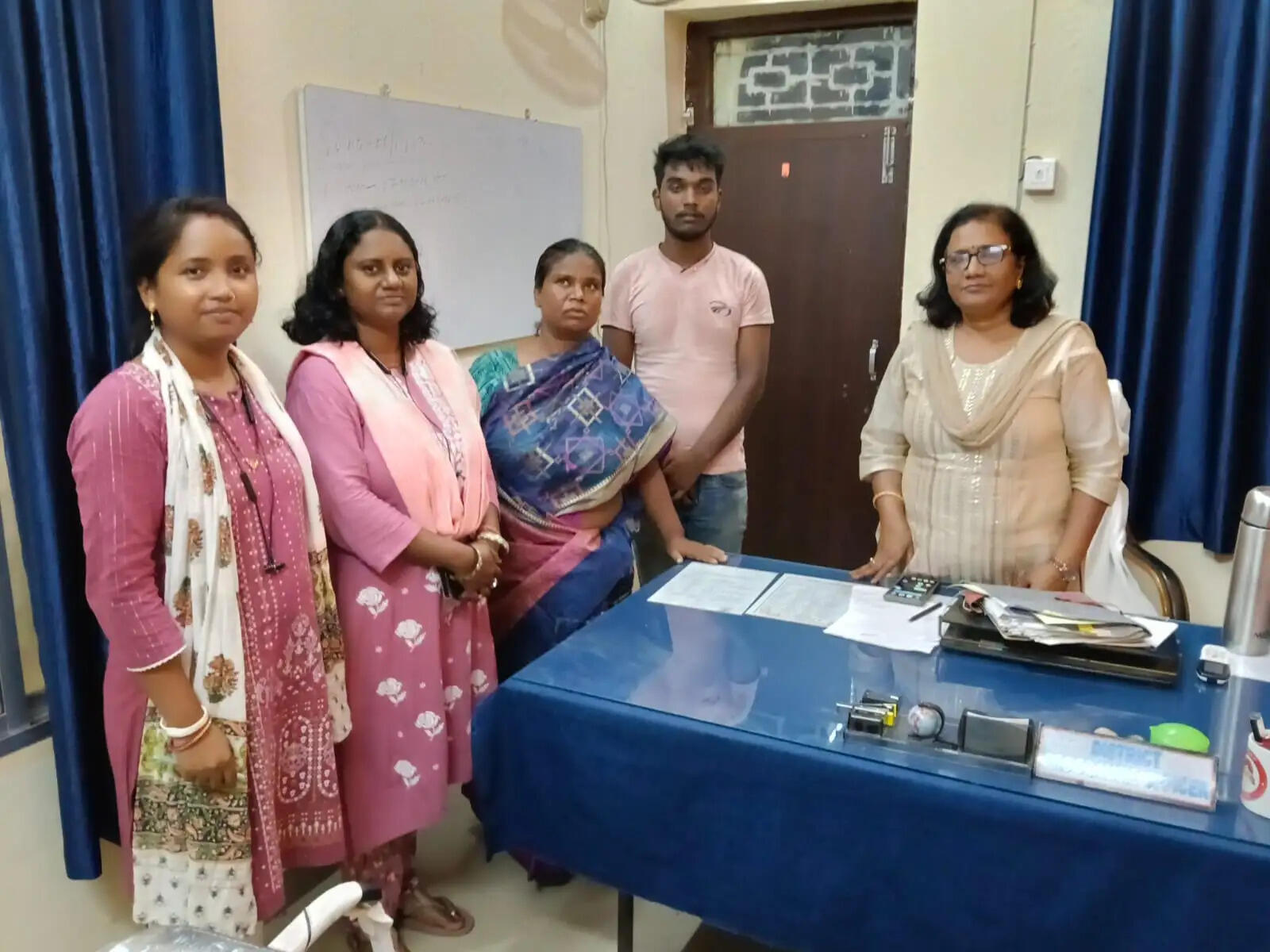 वन-स्टॉप सेंटर की पहल से भटकती महिला को मिला सुरक्षित आश्रय, बेटे के सुपुर्द कर कराया गया पुनर्मिलन