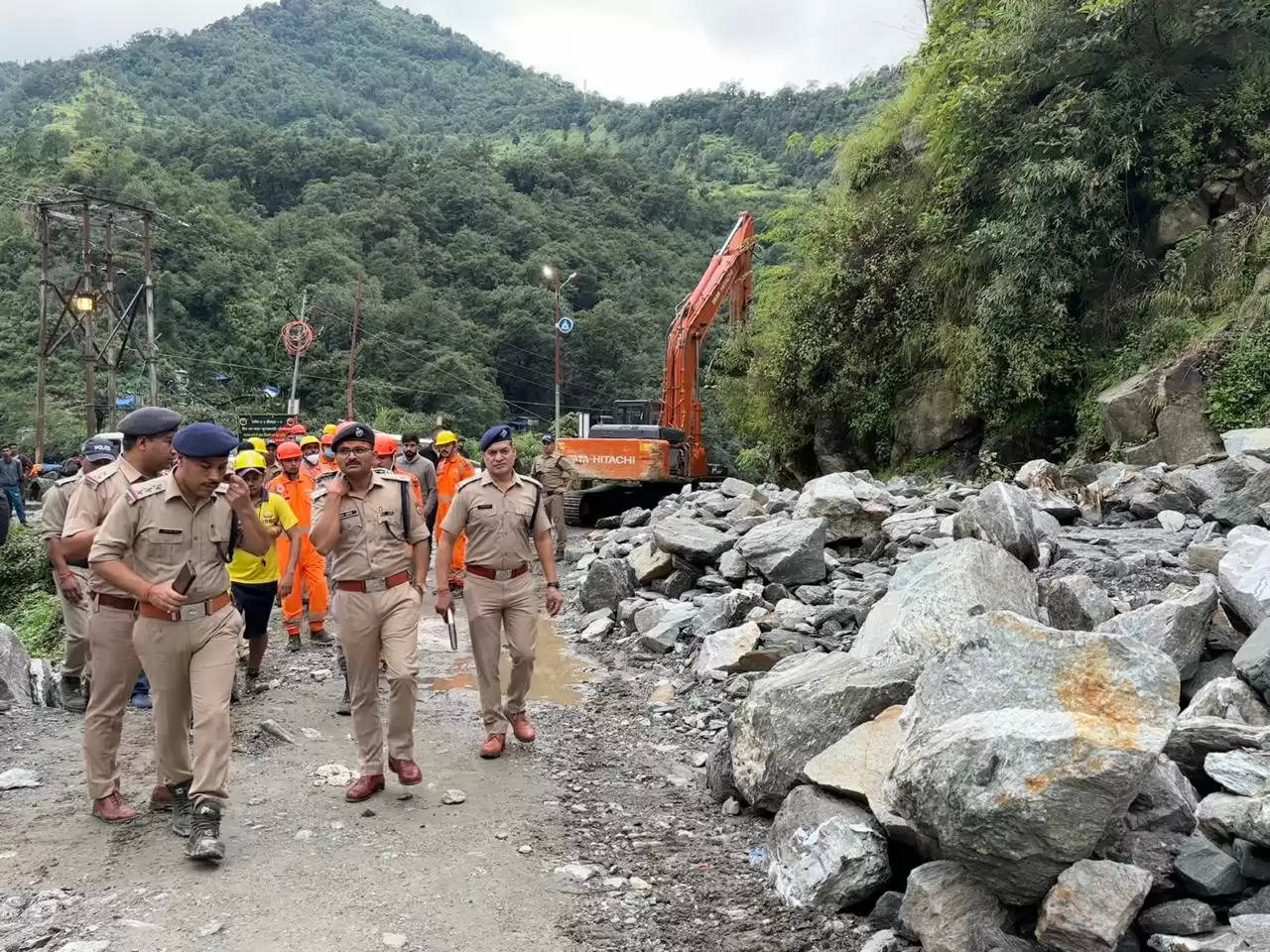 सोनप्रयाग हादसा : शाम पांच बजे के बाद सोनप्रयाग-गौरीकुंड मार्ग पर आवाजाही पर रोक