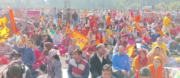 बाबा बागेश्वर के दरबार से यातायात परिवर्तित, आम आदमी परेशान