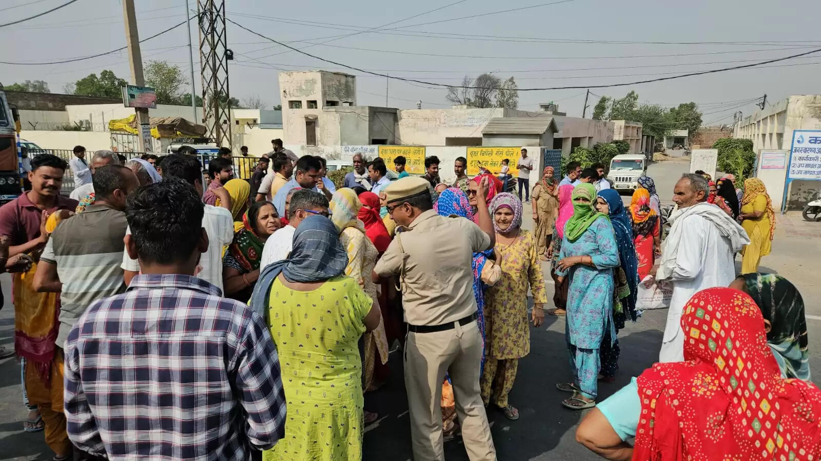 जींद : पेयजल की मांग को लेकर ग्रामीणों ने लगाया जाम