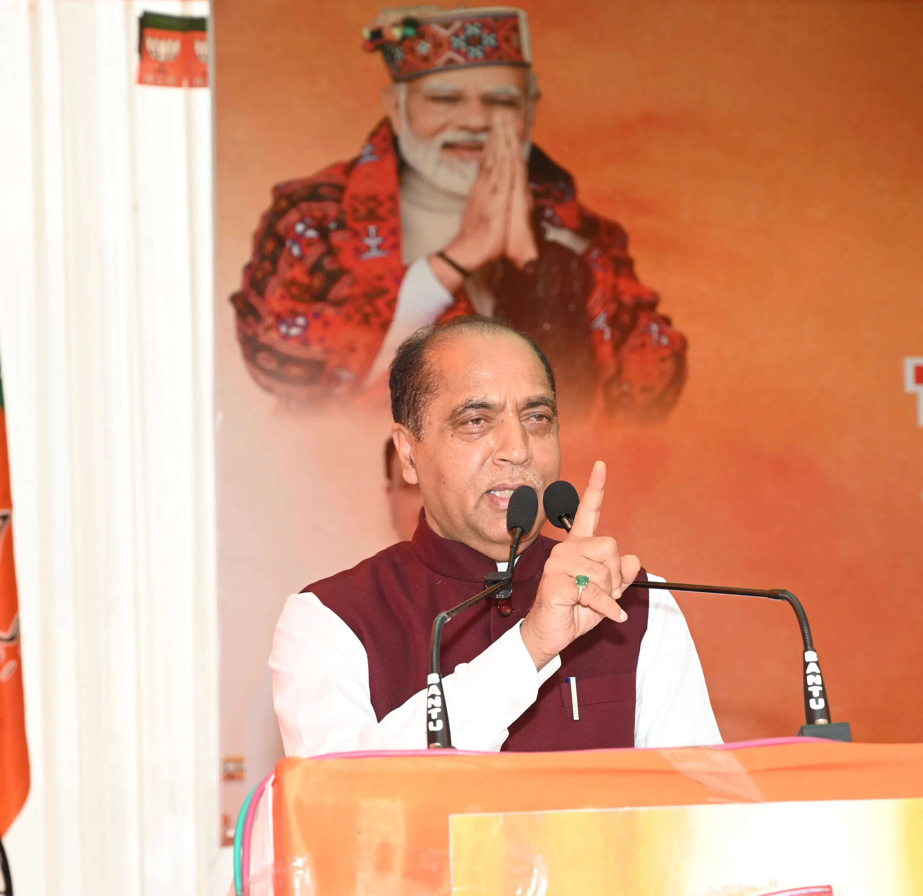 नगर निगम चुनावों को लेकर भाजपा ने तेज किया प्रचार, पालमपुर और धर्मशाला में कांग्रेस पर जमकर बरसे जय राम ठाकुर