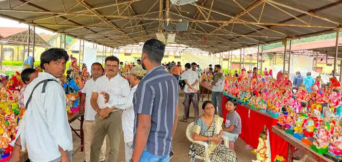 गणेश प्रतिमा बिक्री के लिए पुरानी कृषि मंडी में बाजार निर्धारित
