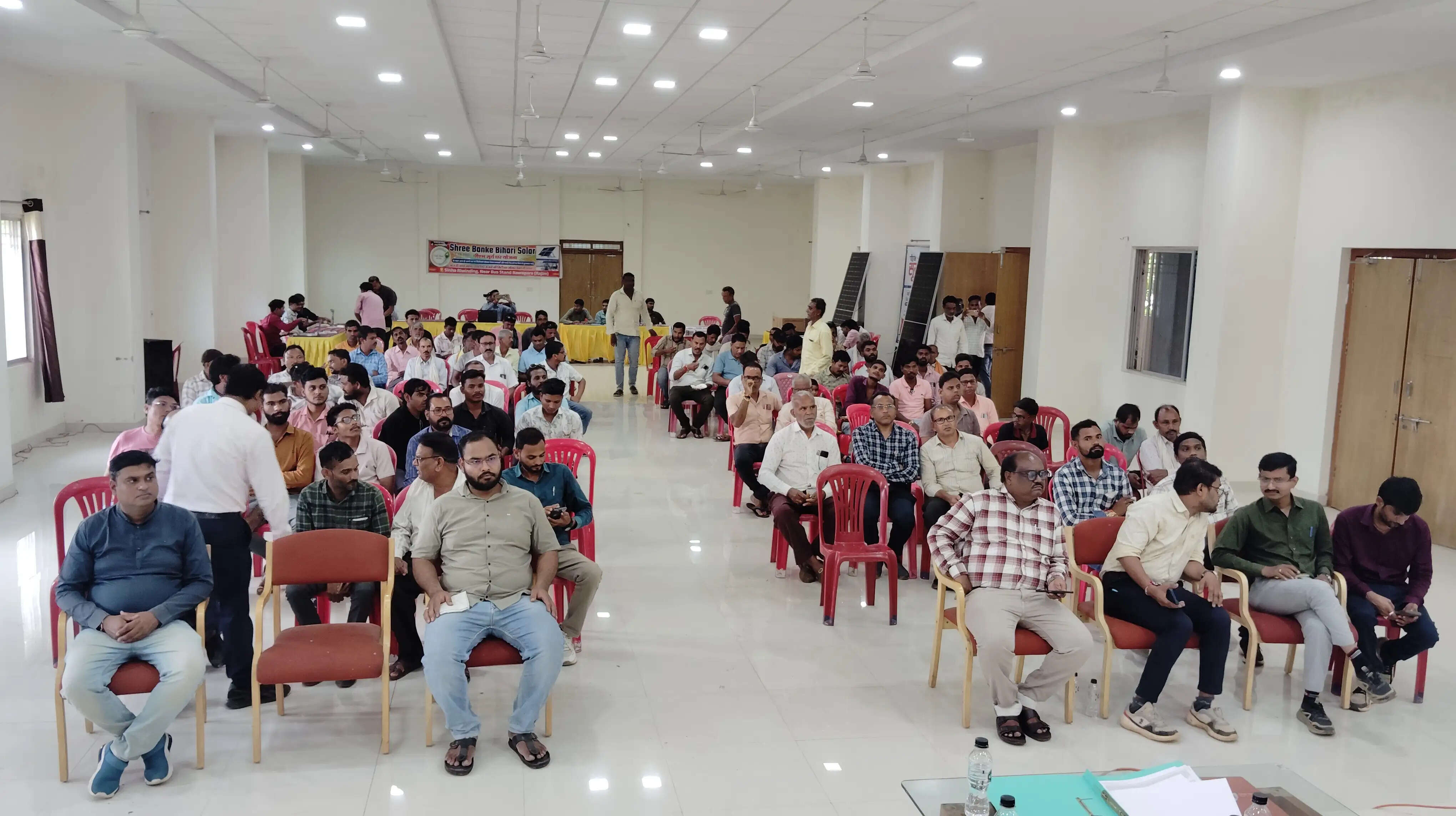 सोलर पैनल ने खत्म किया बिजली बिल, हर महीने बच रहे हजारों रुपये