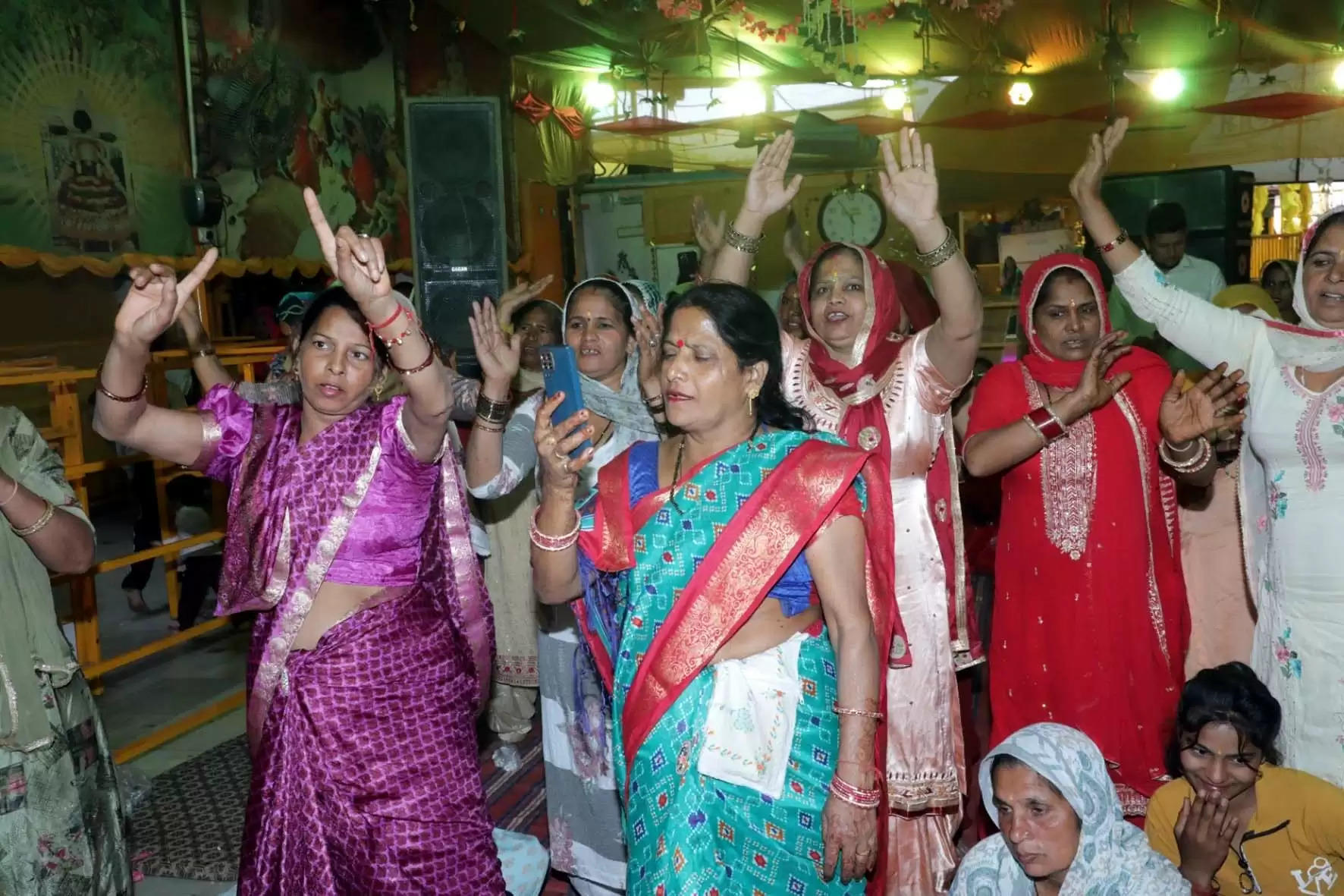 हिसार : बीड़ बबरान धाम में श्याम बाबा के भजनों पर भावविभोर होकर थिरके श्रद्धालु