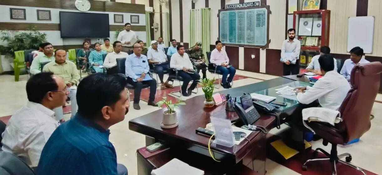 अंतर्राष्ट्रीय योग दिवस के सफल आयोजन को लेकर डीएम ने की तैयारियों की समीक्षा