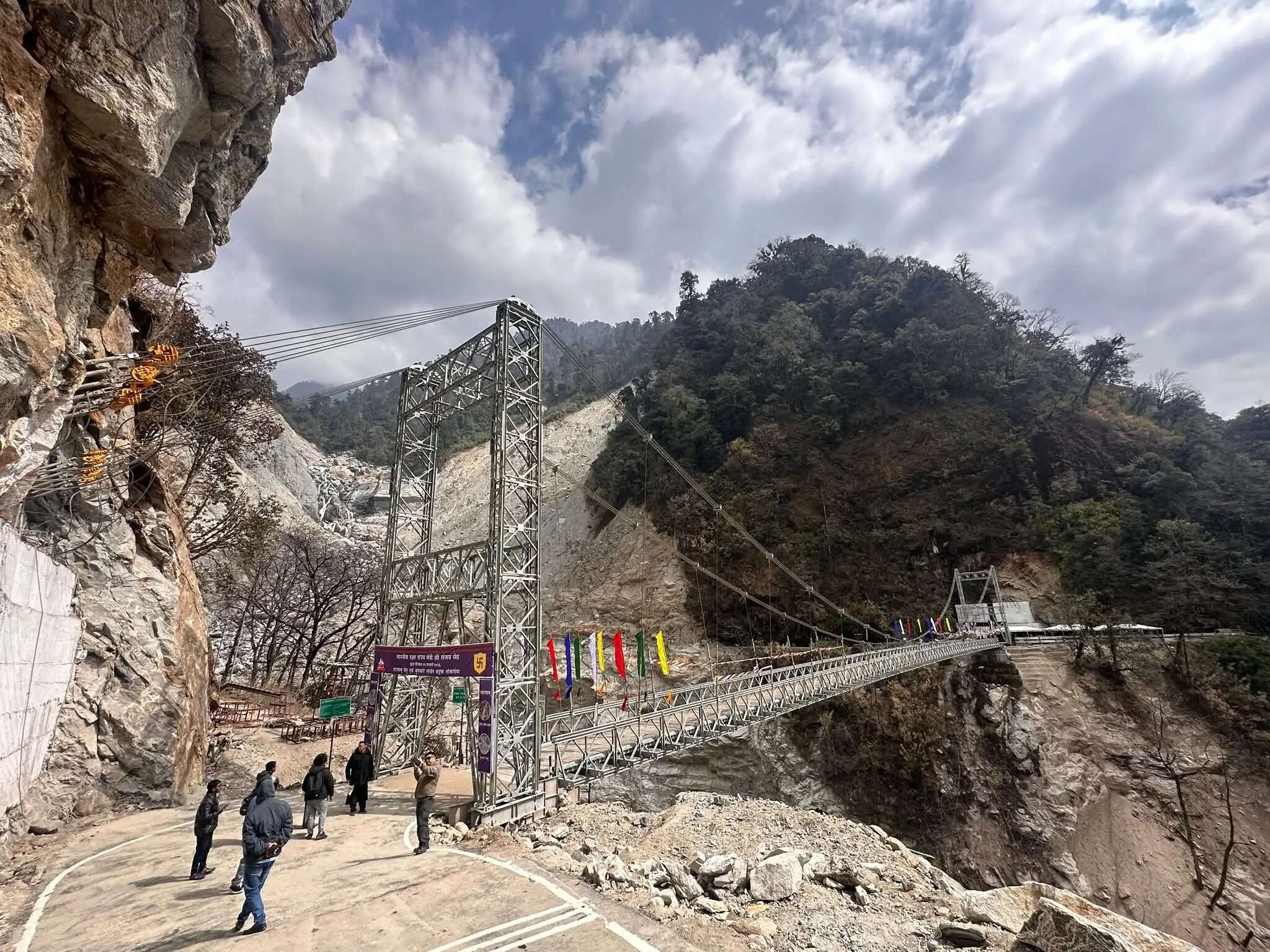 रक्षा राज्य मंत्री ने उत्तर सिक्किम में ताराम-चू स्टील ब्रिज का किया उद्घाटन