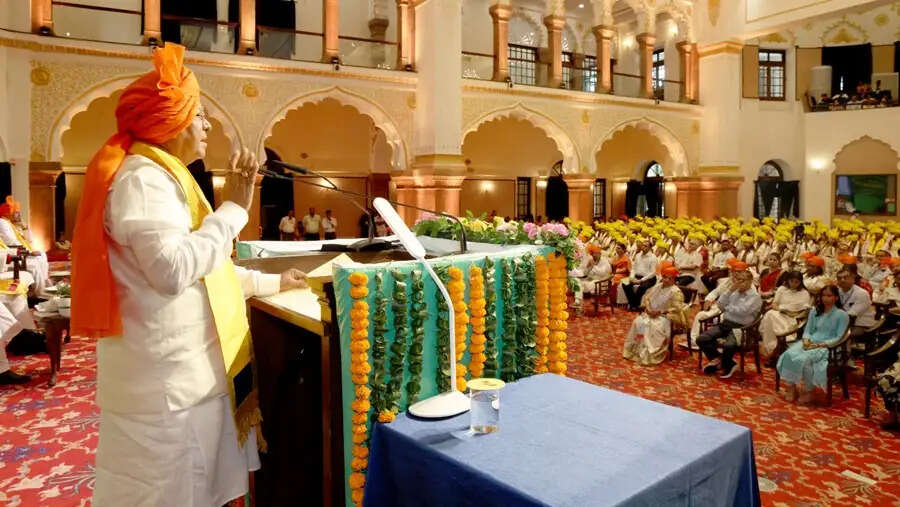 ज्ञान, प्रतिभा और संकल्प से युवा विकसित भारत के निर्माण में दें योगदान : राज्यपाल पटेल