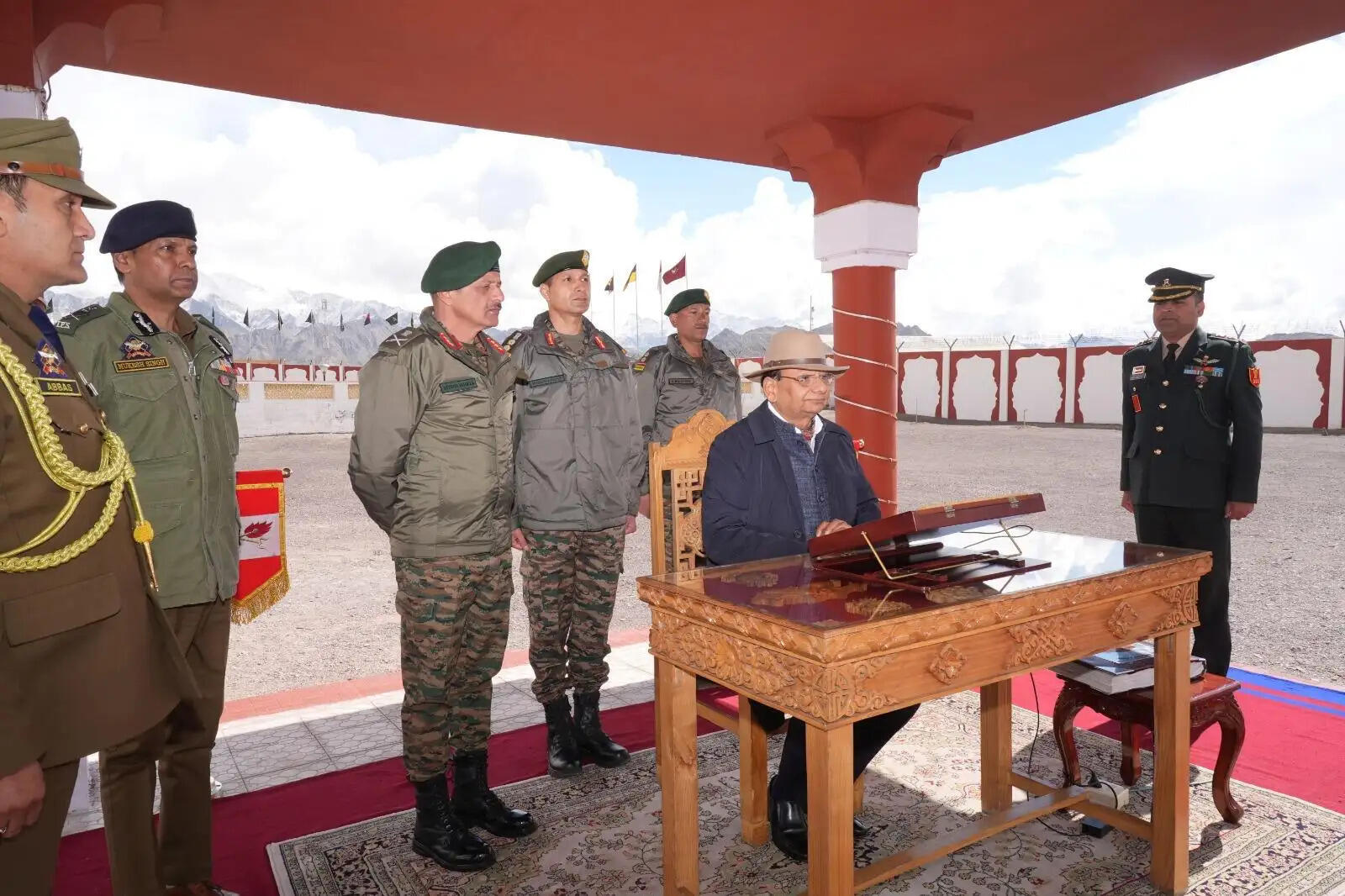 एलजी सक्सेना ने वीरों को श्रद्धांजलि दी और भारतीय सेना के साहस को सराहा