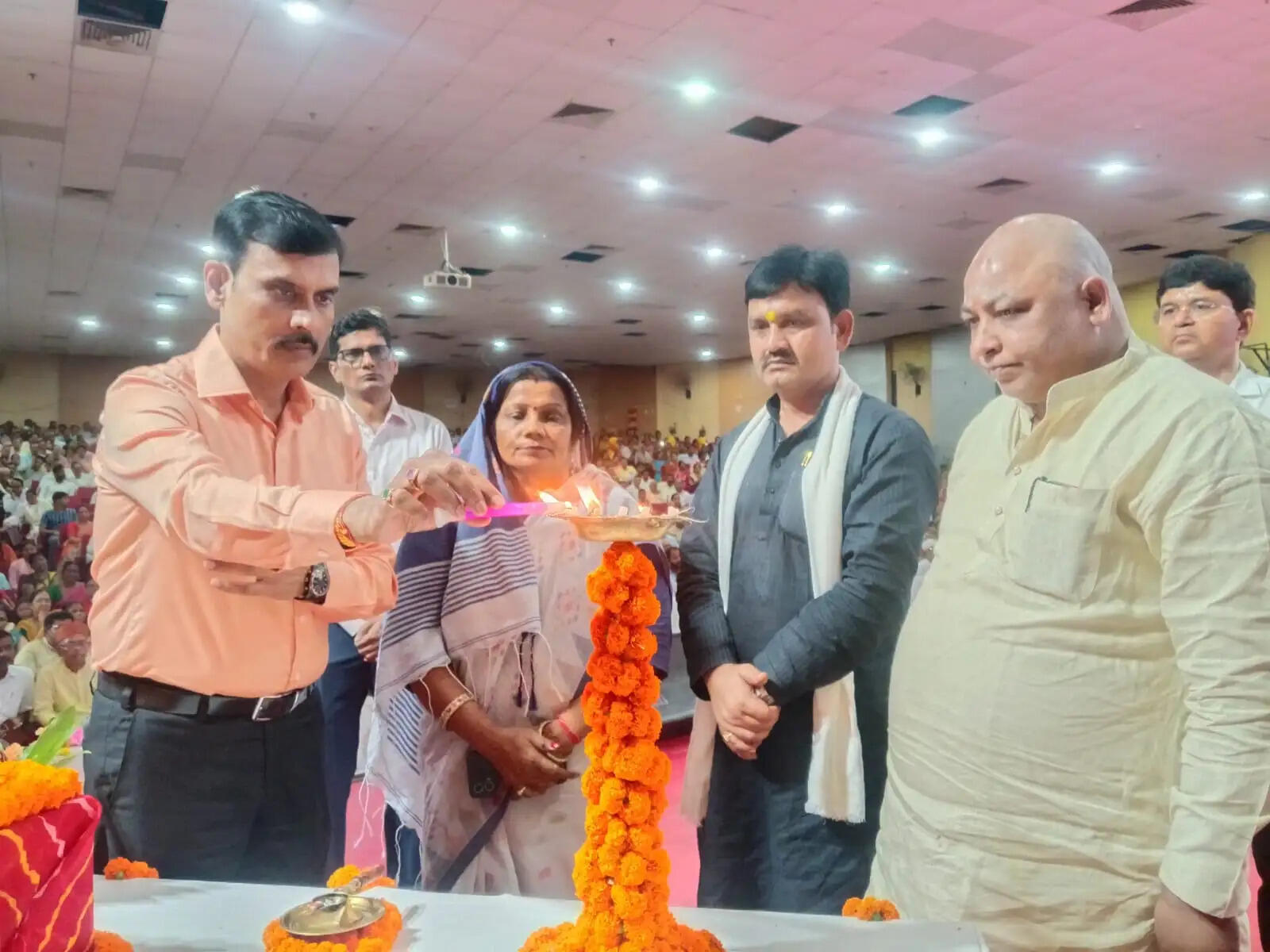 विद्यार्थियों के व्यक्तित्व निर्माण के शिल्पकार शिक्षक : दयाशंकर सिंह