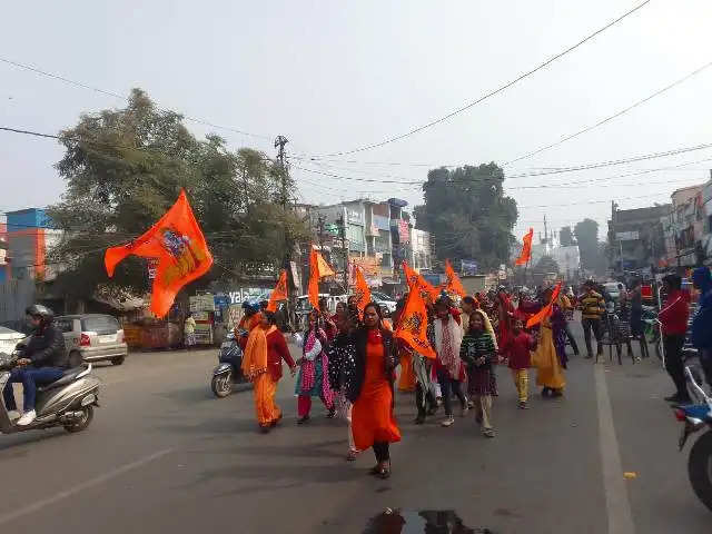 प्रभु श्रीराम की प्राण प्रतिष्ठा होते ही पटाखा फोड़ रामभक्तों ने जतायी खुशी, सीता-राम की गूंज