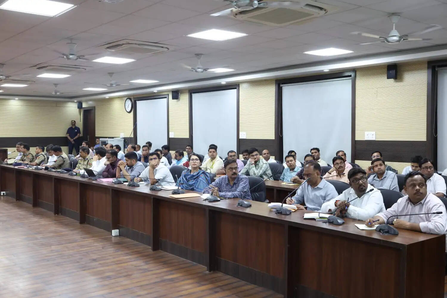 प्रधानमंत्री मोदी के संभावित वाराणसी दौरे को लेकर मुख्यमंत्री योगी ने तैयारियों को परखा