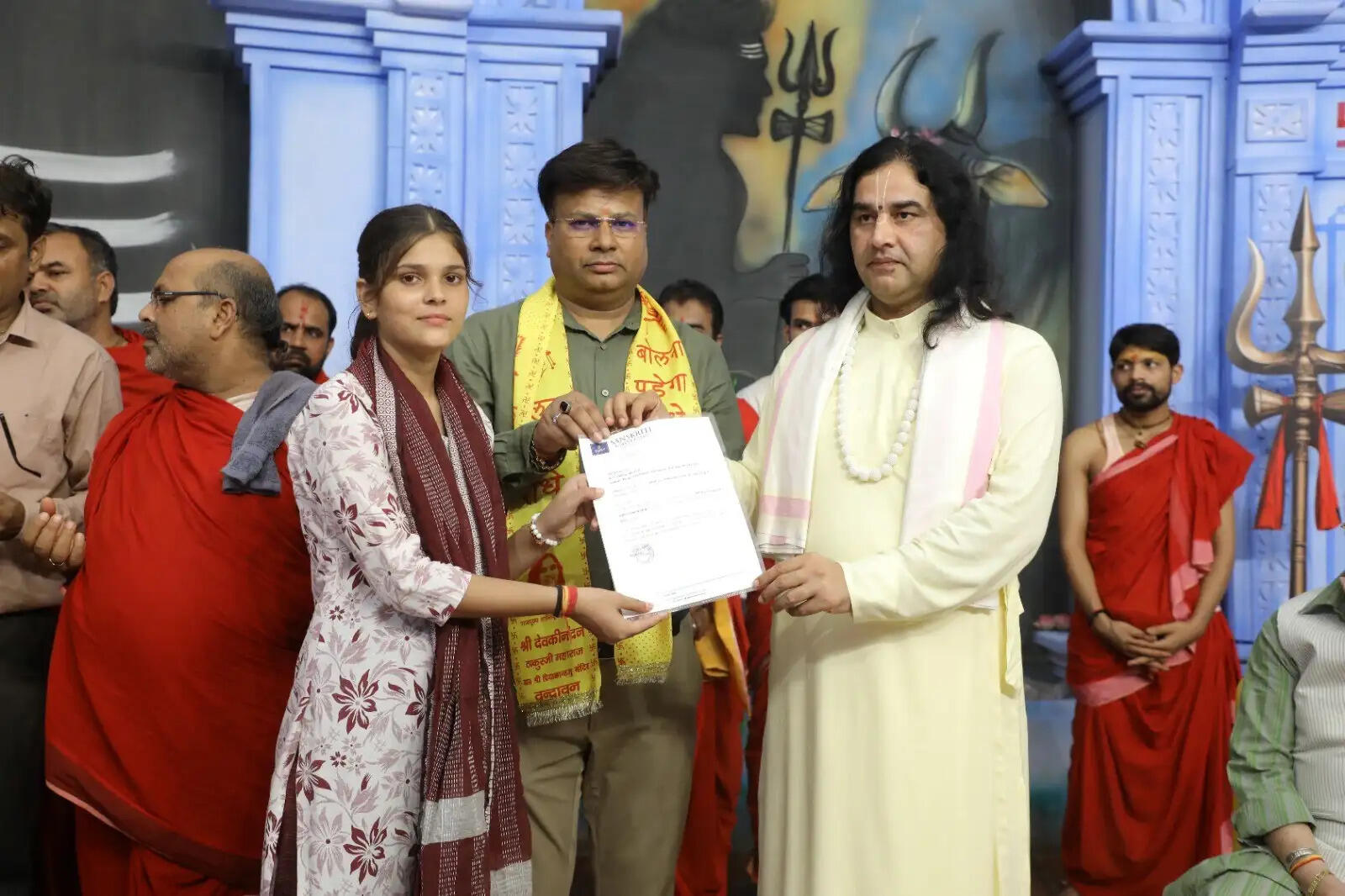शिक्षित बेटियों के हाथों में समाज का उज्ज्वल भविष्य: देवकीनंदन महाराज