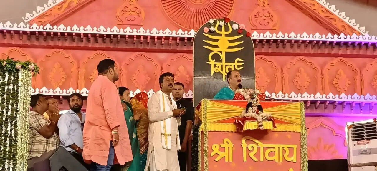 शिव भक्ति मनुष्य के जीवन को बनाती है सरल, शांत और सकारात्मक : पंडित प्रदीप मिश्रा