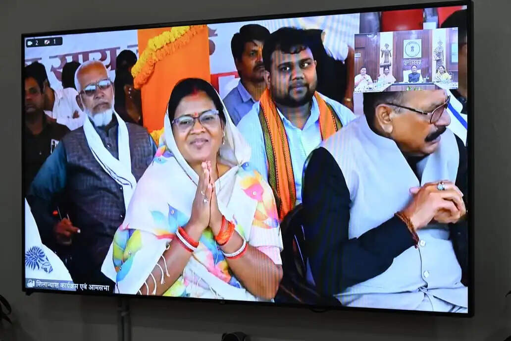 मुख्यमंत्री के नेतृत्व में सरगुजा संभाग में विकास कार्यों को मिल रही नई गति : कृषि मंत्री रामविचार नेताम