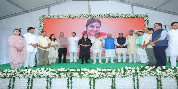 सुषमा स्वराज की पुण्यतिथि पर भाजपा नेताओं ने दी श्रद्धांजलि, 'एक पेड़ मां के नाम' अभियान के तहत किया पौधरोपण